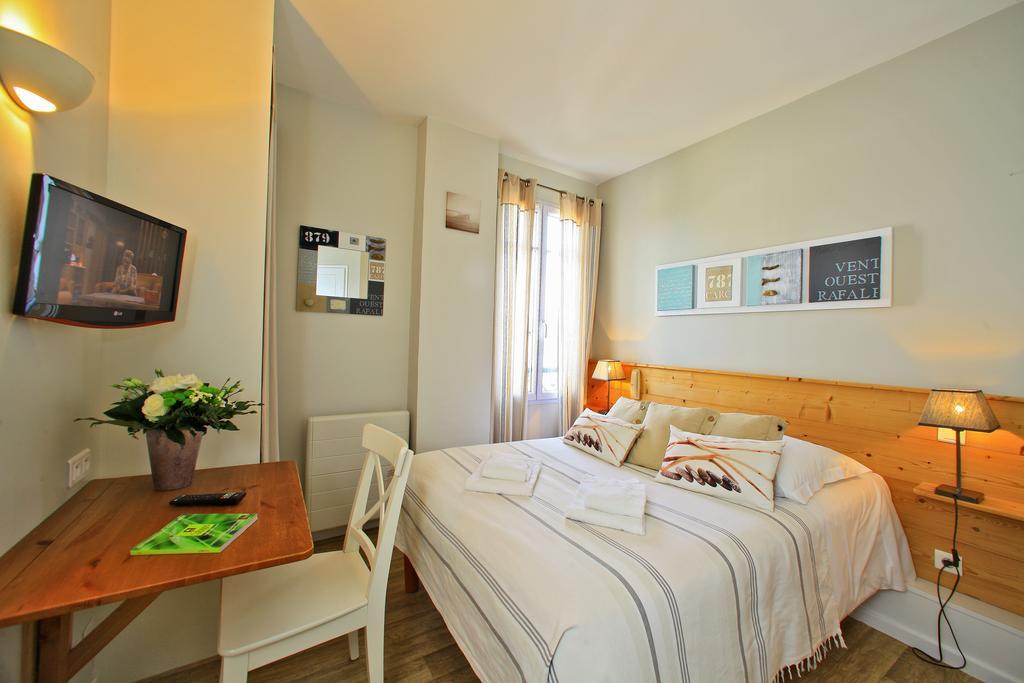 Logis Hotel La Chaize นัวร์มูติเย-ออง-ลิล ห้อง รูปภาพ