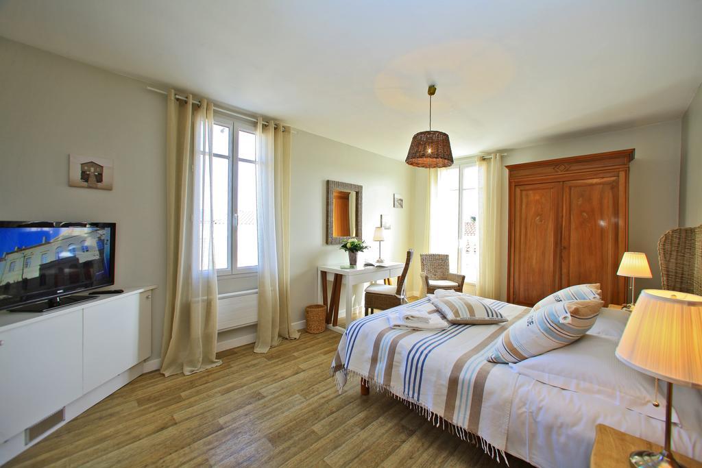 Logis Hotel La Chaize นัวร์มูติเย-ออง-ลิล ห้อง รูปภาพ