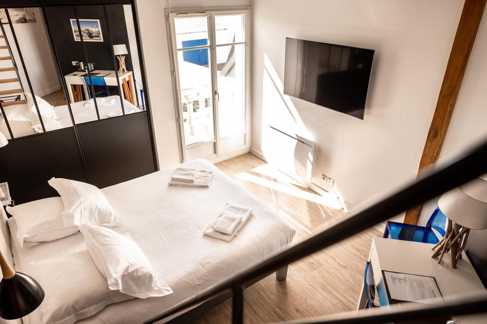 Logis Hotel La Chaize นัวร์มูติเย-ออง-ลิล ภายนอก รูปภาพ