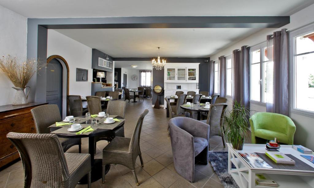 Logis Hotel La Chaize นัวร์มูติเย-ออง-ลิล ภายนอก รูปภาพ