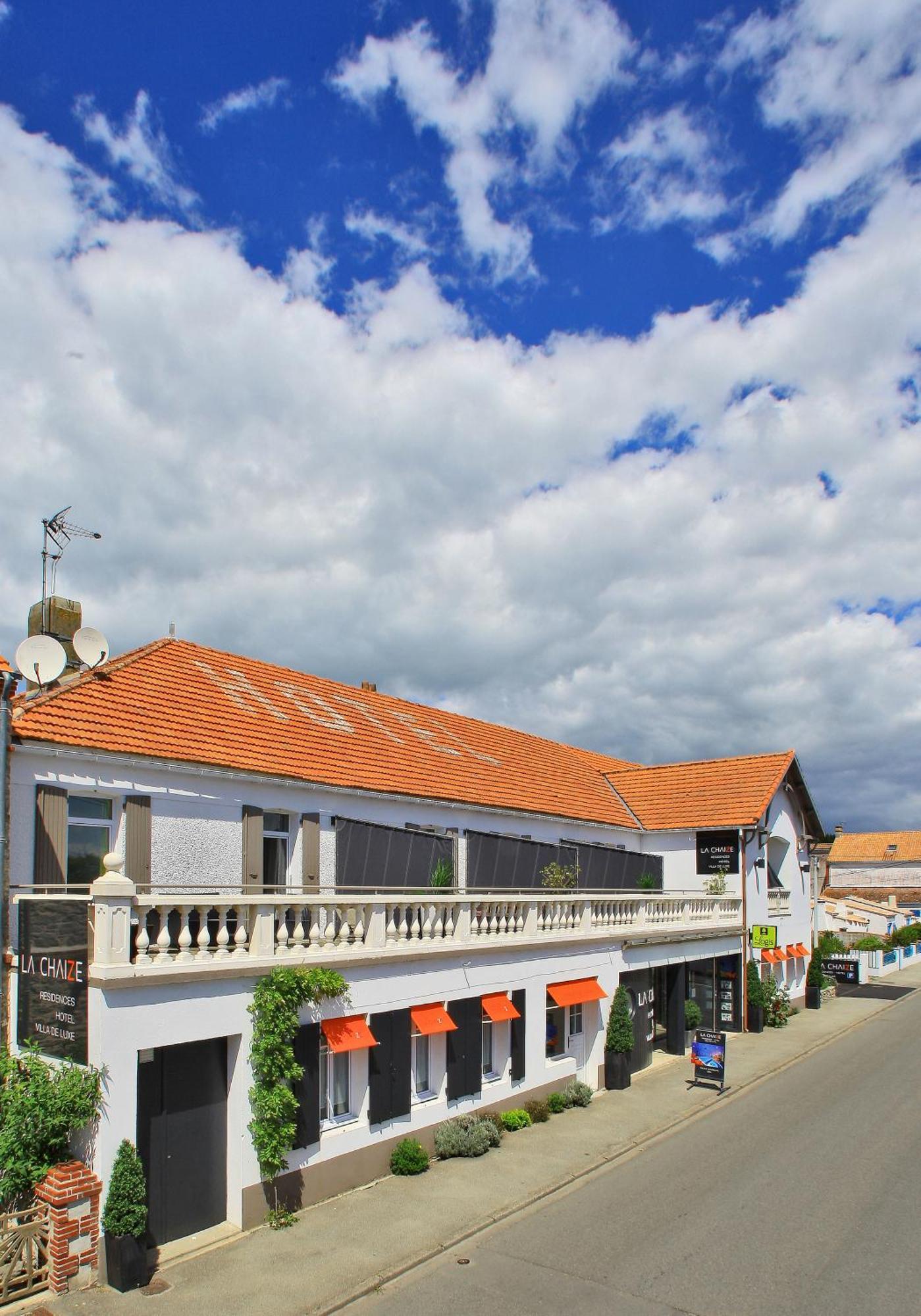Logis Hotel La Chaize นัวร์มูติเย-ออง-ลิล ภายนอก รูปภาพ
