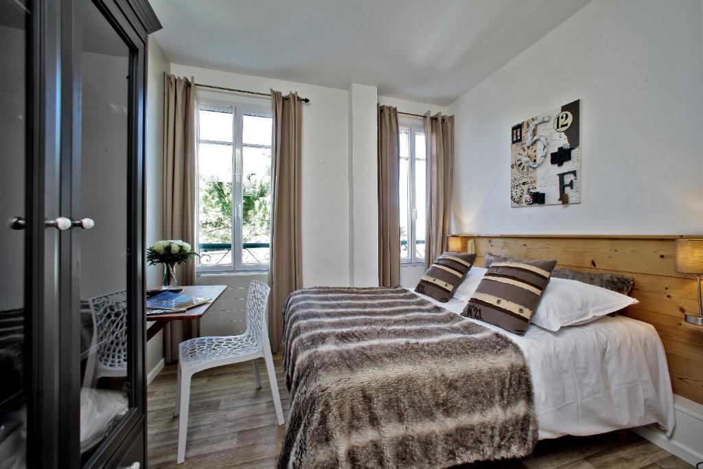 Logis Hotel La Chaize นัวร์มูติเย-ออง-ลิล ห้อง รูปภาพ