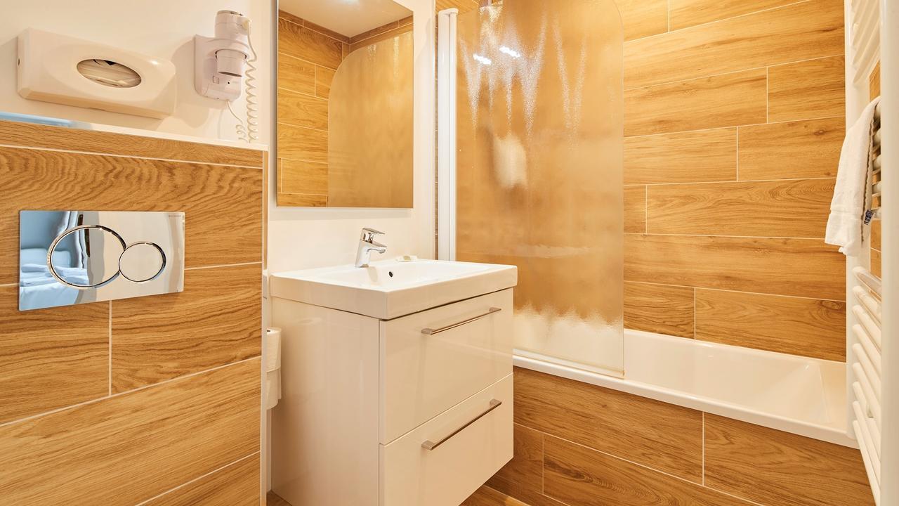 Logis Hotel La Chaize นัวร์มูติเย-ออง-ลิล ภายนอก รูปภาพ