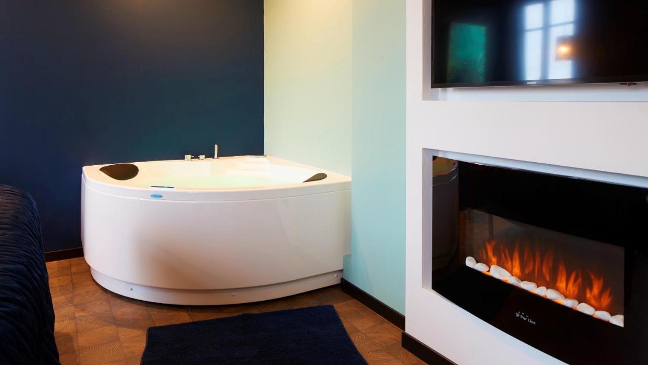 Logis Hotel La Chaize นัวร์มูติเย-ออง-ลิล ภายนอก รูปภาพ