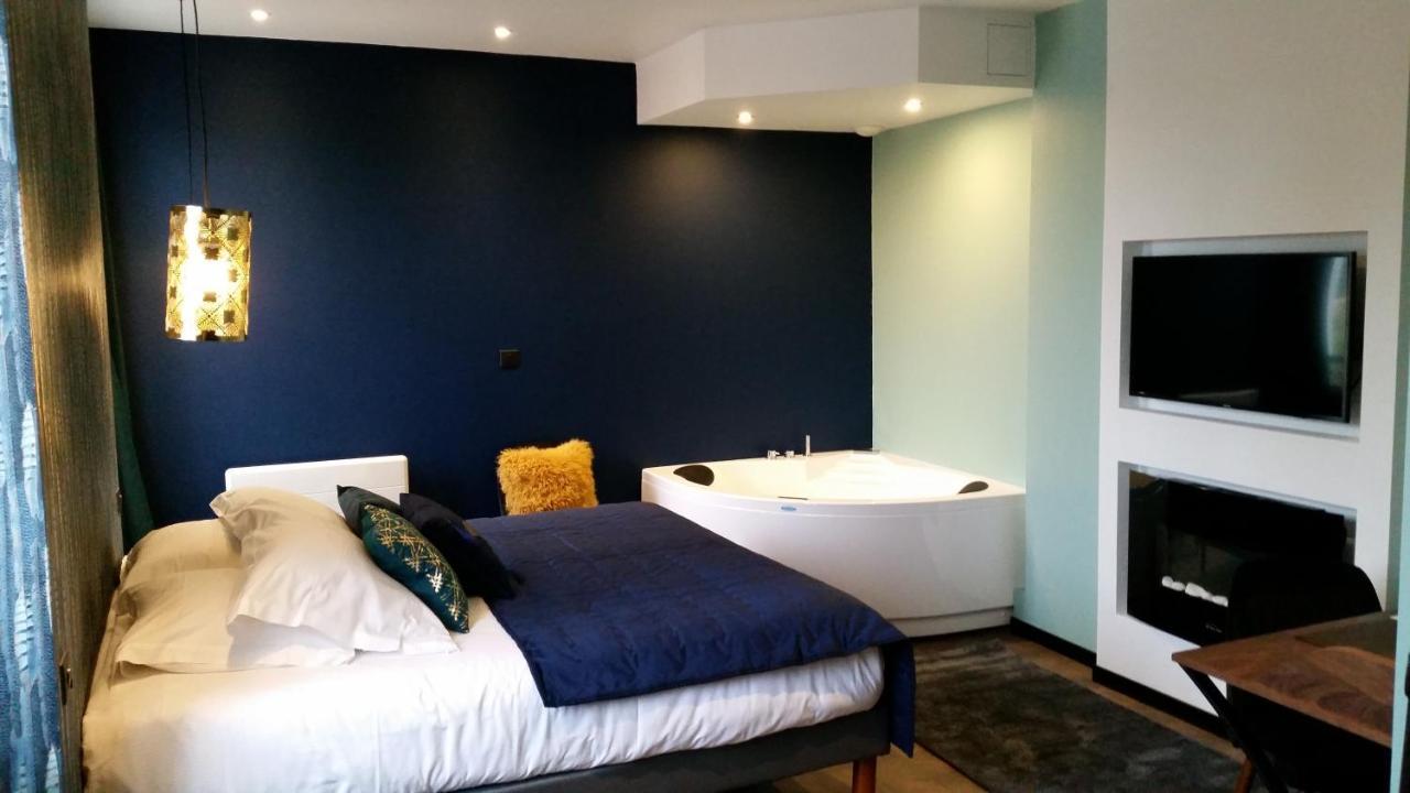Logis Hotel La Chaize นัวร์มูติเย-ออง-ลิล ภายนอก รูปภาพ