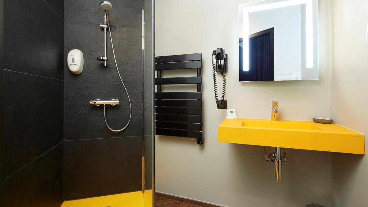 Logis Hotel La Chaize นัวร์มูติเย-ออง-ลิล ภายนอก รูปภาพ