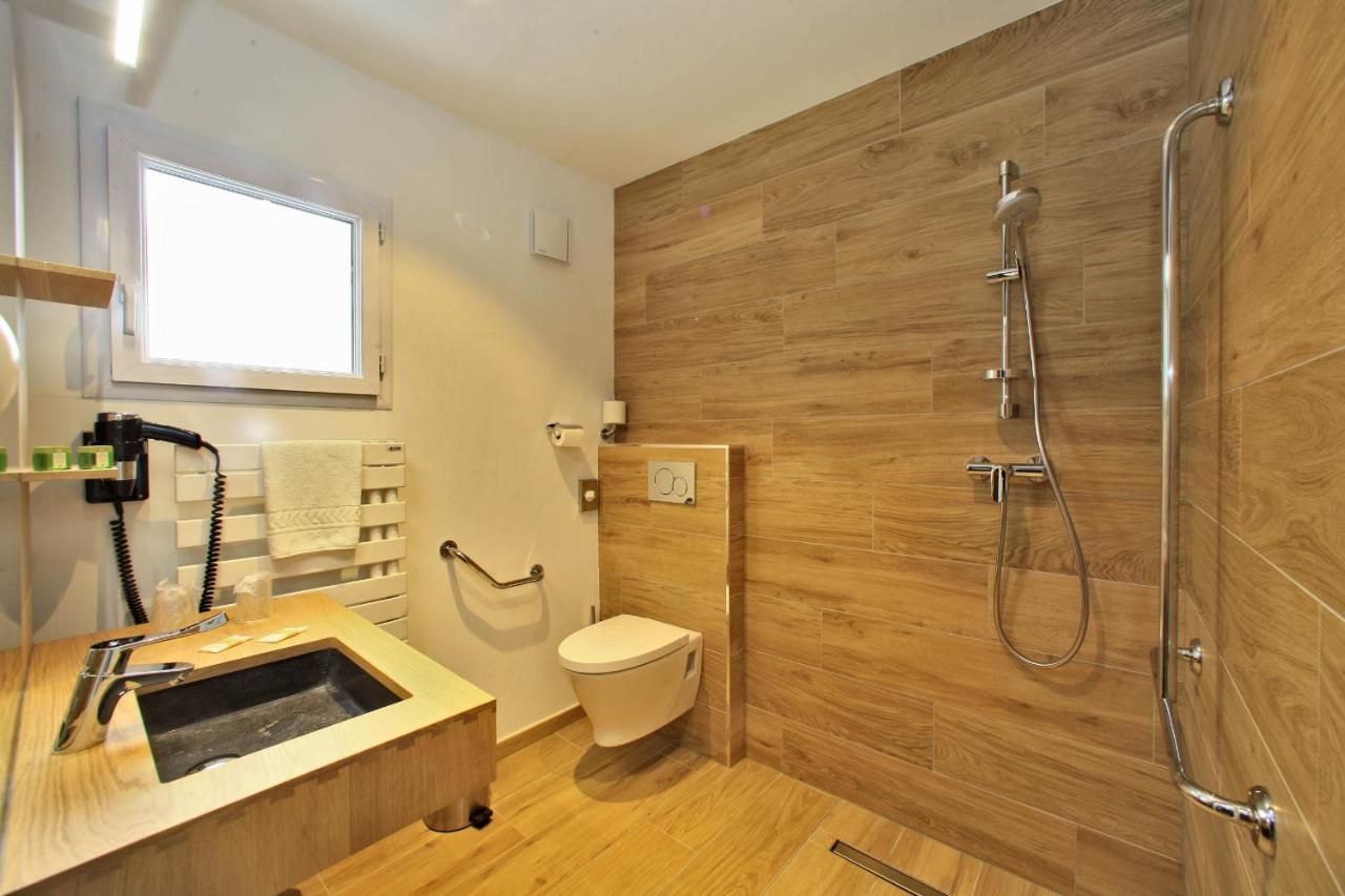 Logis Hotel La Chaize นัวร์มูติเย-ออง-ลิล ภายนอก รูปภาพ